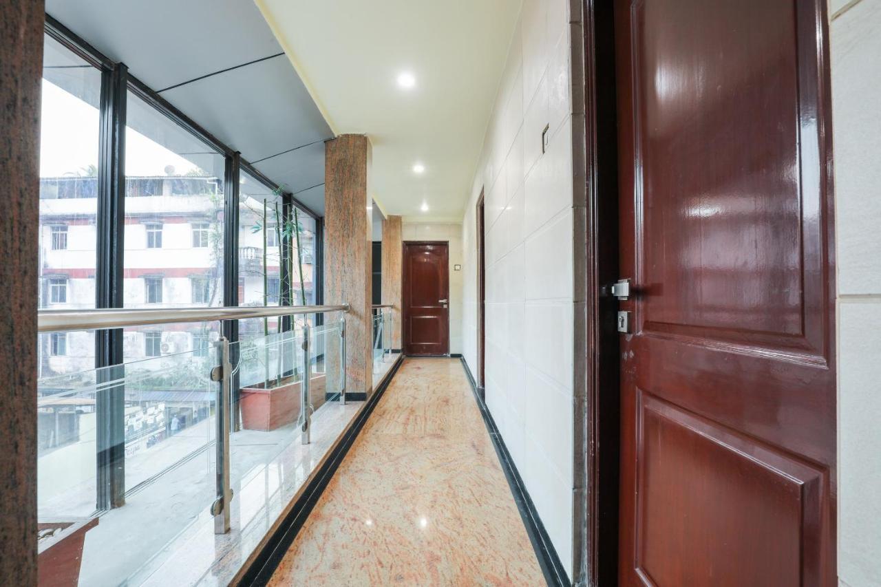 Oyo 63283 Shakti Palace Hotel Boma Екстериор снимка